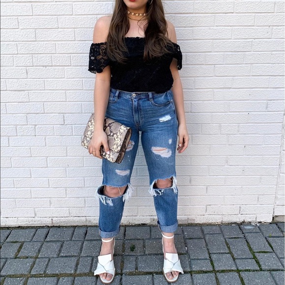 Off The Shoulders Lace Crochet Top - Picture 4 of 5